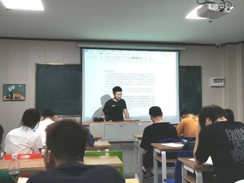 历史文化学院举办第六期“海翰史学沙龙”：研究生读书分享会