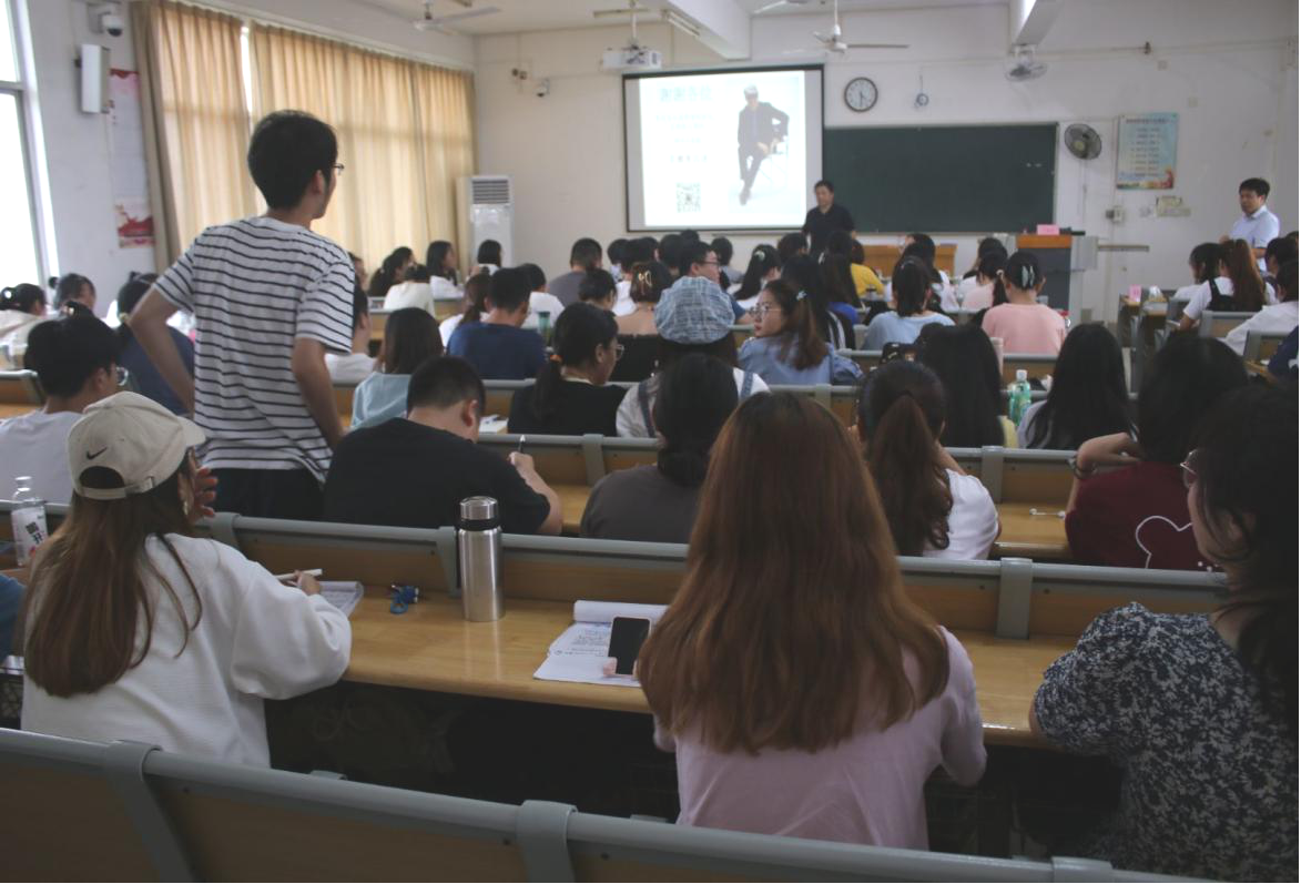 “名家荐名著”第一讲：辛德勇教授为我院本科生主讲“《唐代史事考释》导读”
