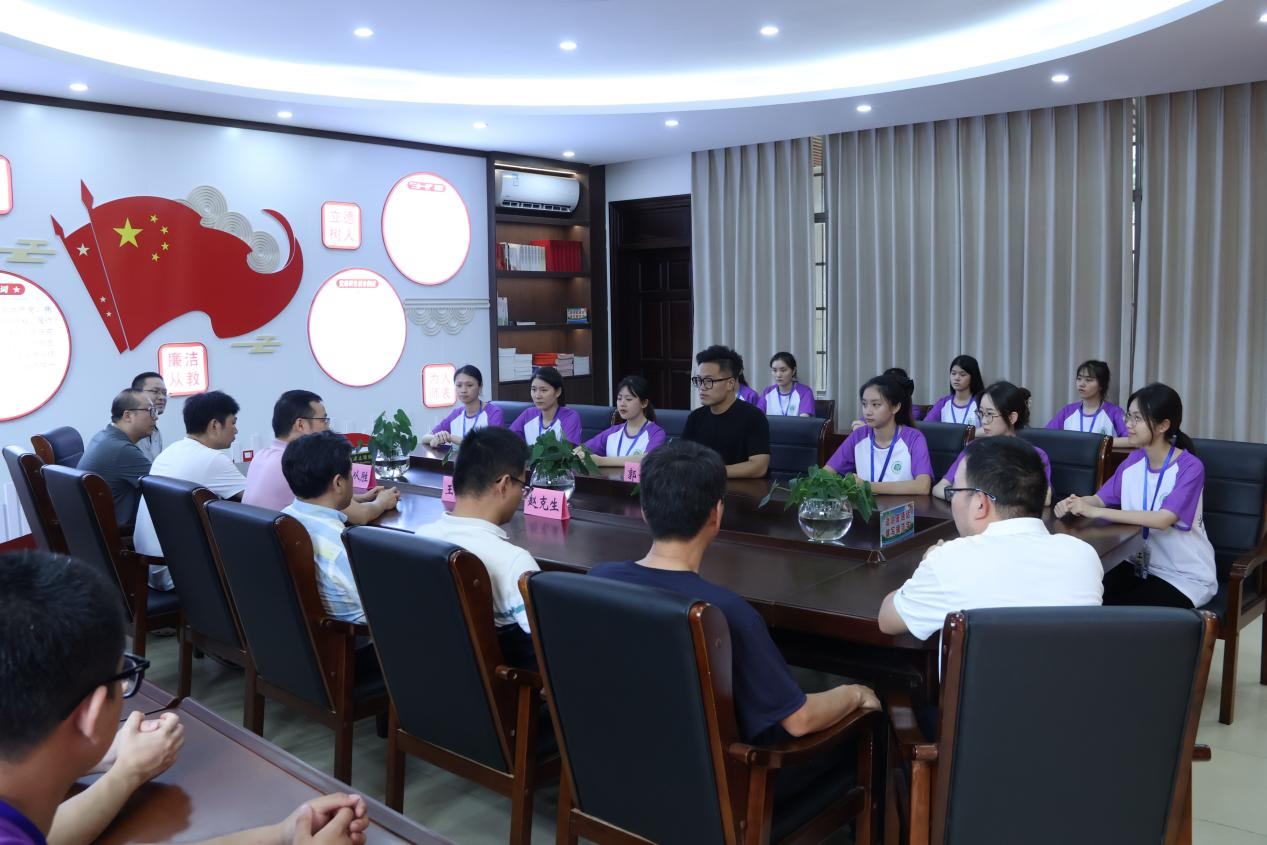 三下乡|历史文化学院领导老师慰问“海岛筑梦,不负‘史’命”暑期三下乡支教团