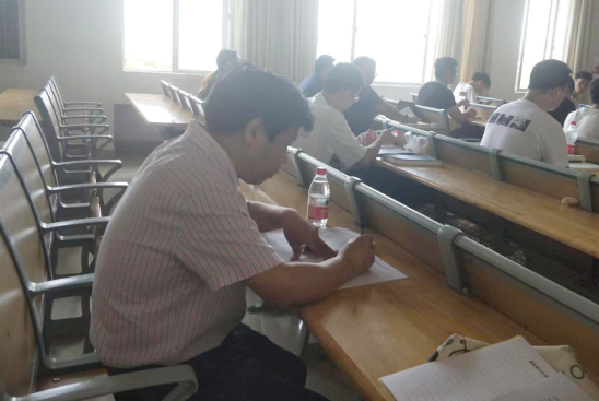 学院领导推门听课,助推青年教师成长