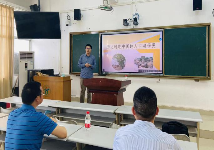 学院领导推门听课,助推青年教师成长