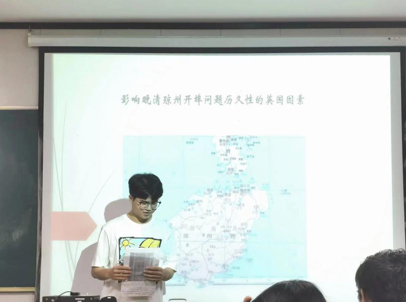 历史文化学院举办第十二期“海翰史学沙龙”：研究生读书分享会