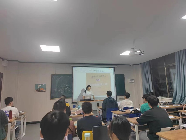 历史文化学院举办第八期“海翰史学沙龙”：研究生读书分享会