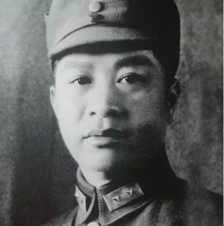 “在烈火和热血中永生”――“铁军”军长叶挺