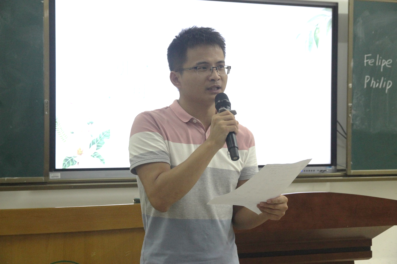 历史文化学院创新创业实践周活动之一――首届“品读经典,光亮人生”读书分享会