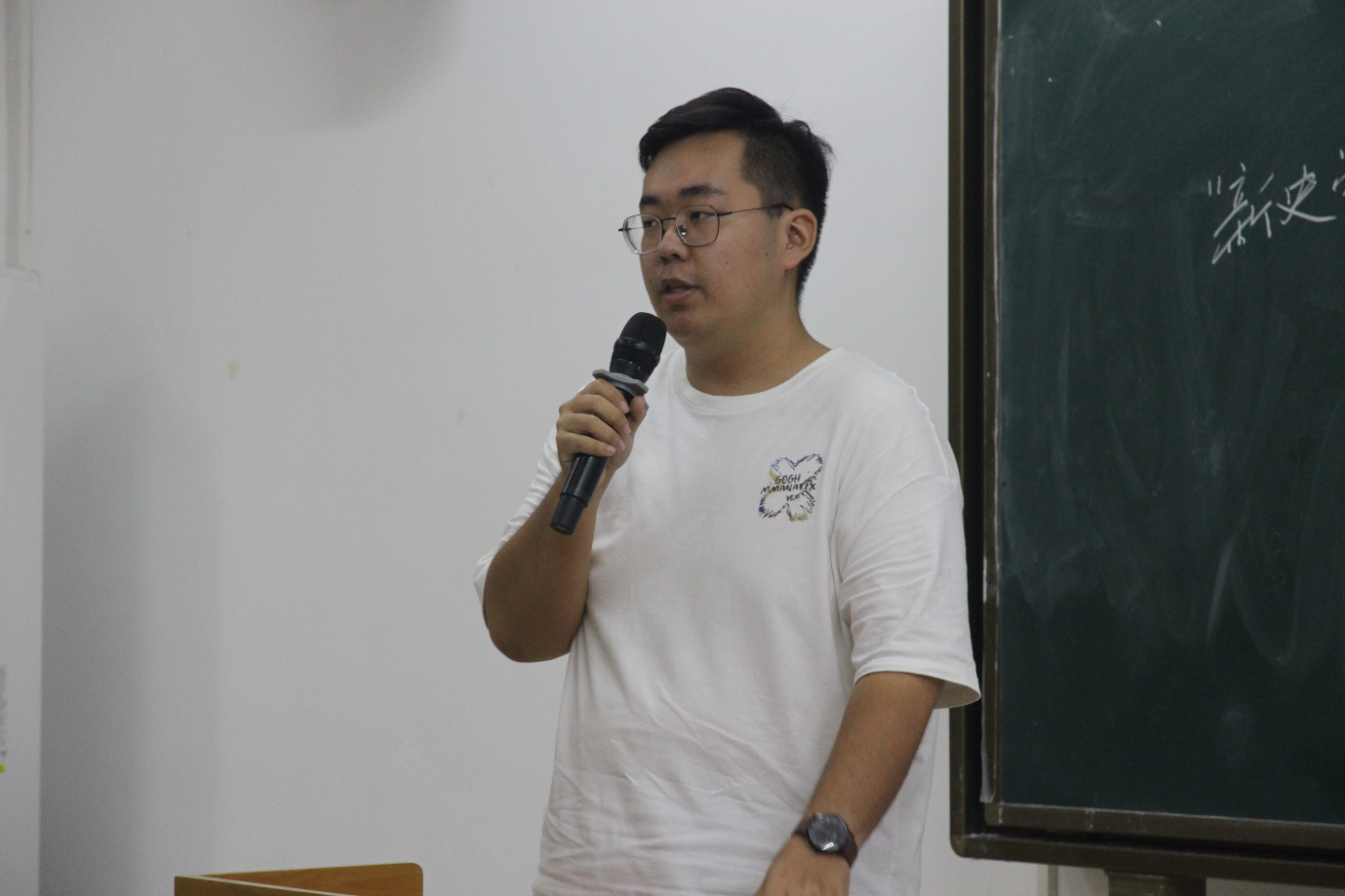 历史文化学院创新创业实践周活动之一――首届“品读经典,光亮人生”读书分享会