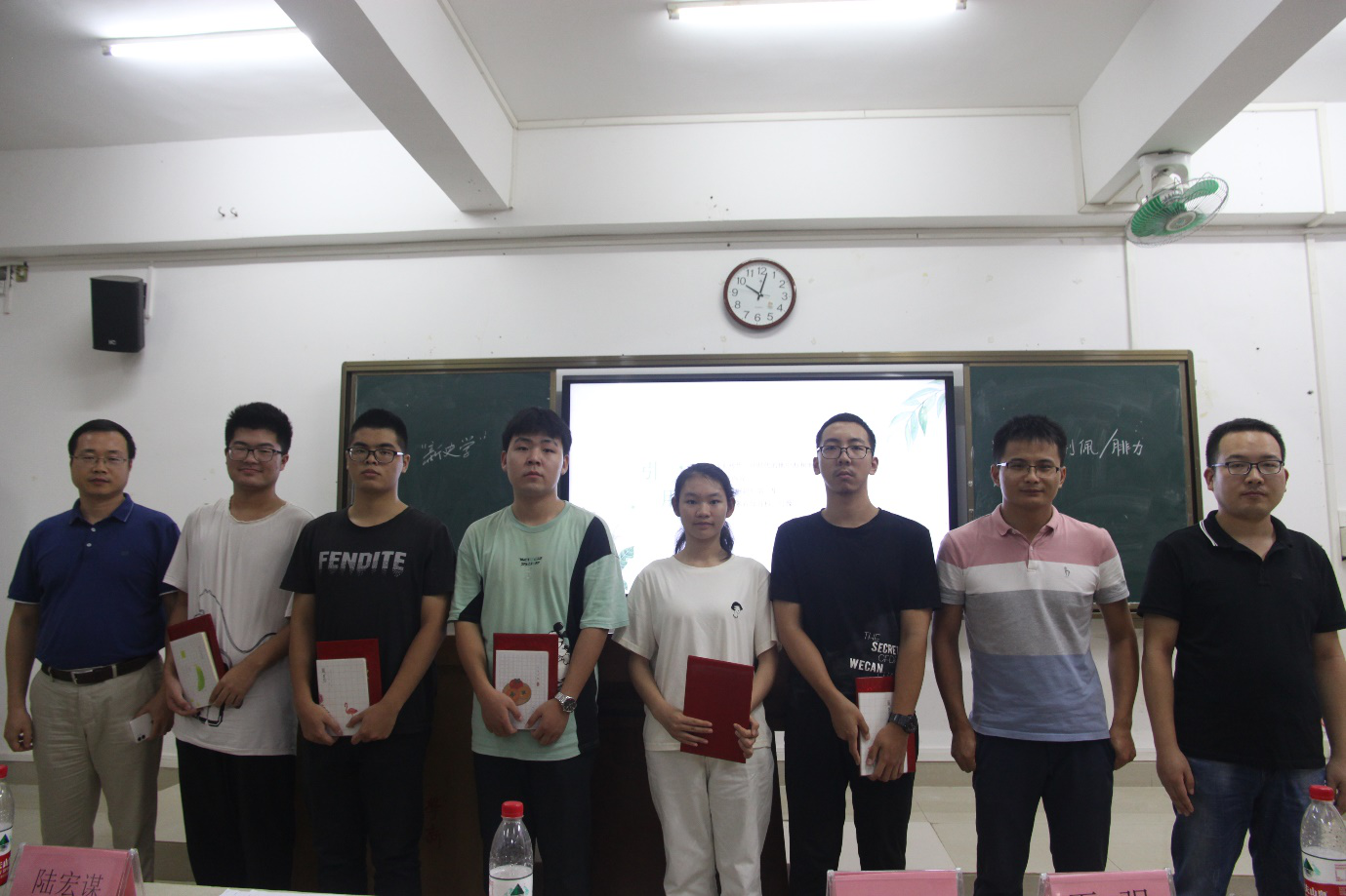 历史文化学院创新创业实践周活动之一――首届“品读经典,光亮人生”读书分享会
