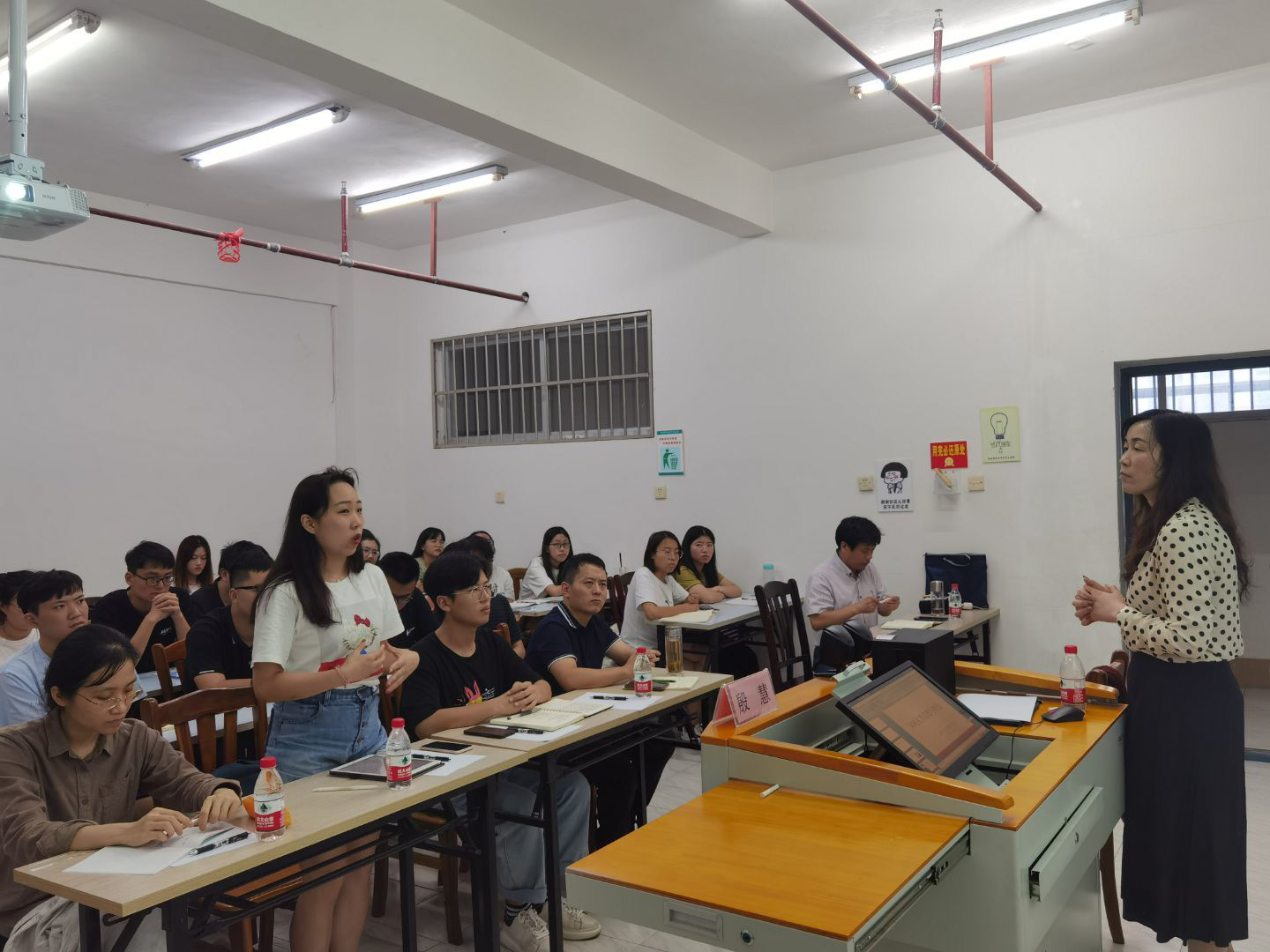 湖南大学岳麓书院教授殷慧来我院讲学
