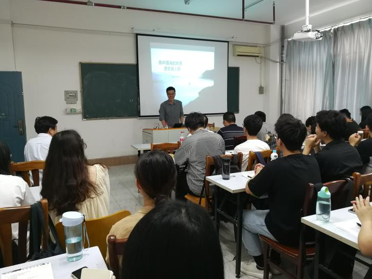 谢��教授来我院讲学